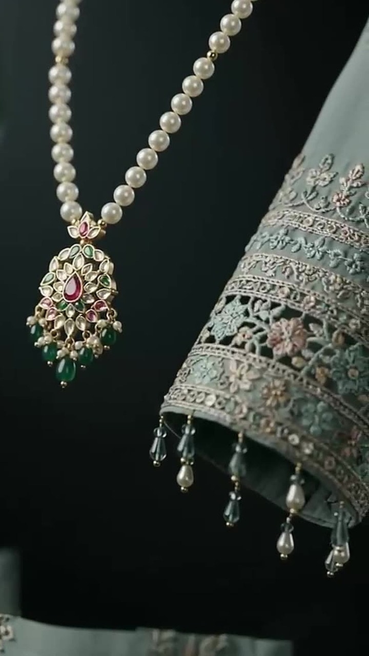 Pearl and dupatta detail